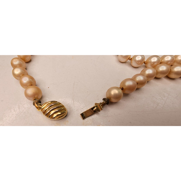 Vintage Marvella Faux Pearl Necklace with Fancy Gold Tone Shell Clasp 24"L - Picture 12 of 12